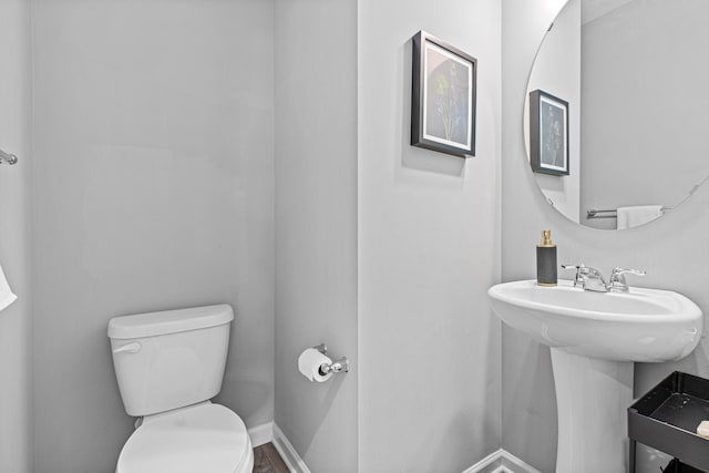 8756 Granite Ln, Woodbury, MN 55129 - bathroom featuring toilet and baseboards
