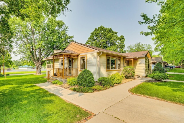 7 Park Dr, Northfield, MN 55057 - view of front of property featuring a front yard and a porch