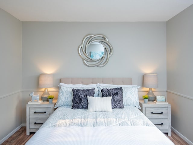 4010 52nd St Unit 204, Minneapolis, MN 55417 - bedroom with wood finished floors and baseboards