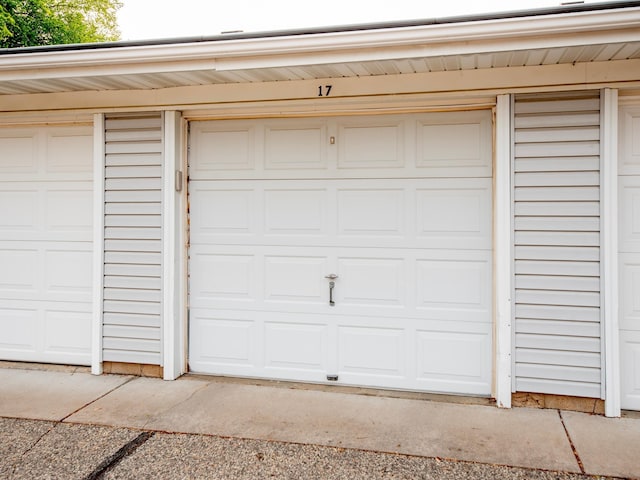 4010 52nd St Unit 204, Minneapolis, MN 55417 - view of garage