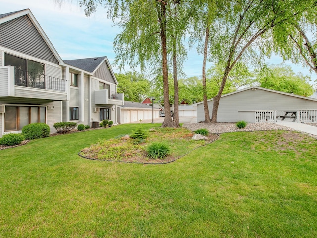 4010 52nd St Unit 204, Minneapolis, MN 55417 - view of green lawn featuring cooling unit