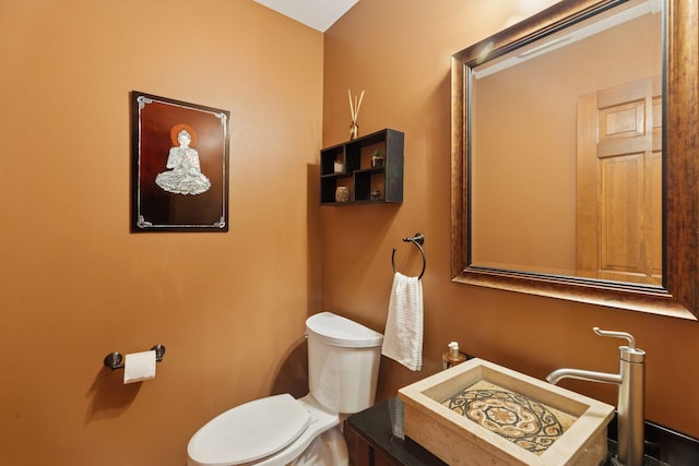 5921 Creek Pt, Minnetonka, MN 55345 - bathroom featuring toilet and vanity