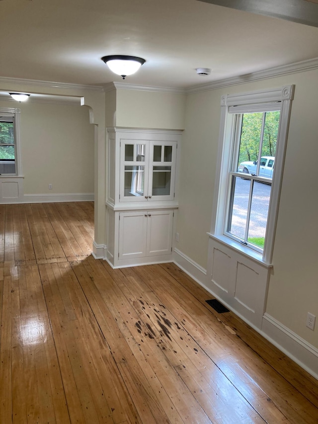 112 Harriet St S, Stillwater, MN 55082 - unfurnished room featuring wood-type flooring, healthy amount of natural light, crown molding, and baseboards