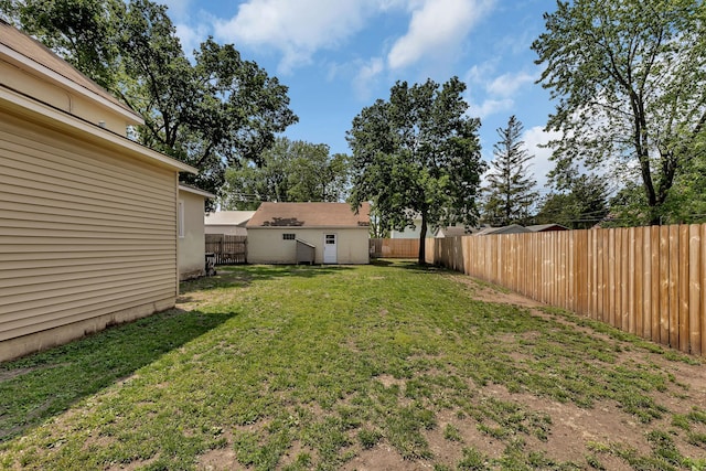 607 23rd Ave N, Saint Cloud, MN 56303 - view of yard featuring an outdoor structure