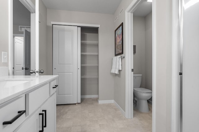 5322 94th Ln N, Brooklyn Park, MN 55443 - full bathroom featuring vanity, toilet, baseboards, and a closet