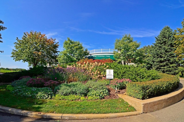 5620 Woodcrest Dr, Edina, MN 55424 - view of community sign