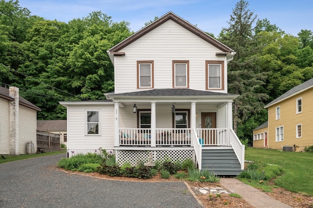 631 Bench St, Taylors Falls, MN 55084 - view of front of home with a porch