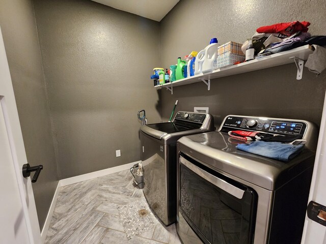 26575 US-71, Arago Twp, MN 56470 - laundry room featuring washing machine and clothes dryer and baseboards