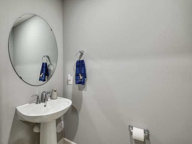 1211 Lower 143rd St E, Rosemount, MN 55068 - bathroom featuring baseboards