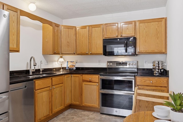 2517 Cobble Hill Ct Unit I, Woodbury, MN 55125 - kitchen with appliances with stainless steel finishes and a sink