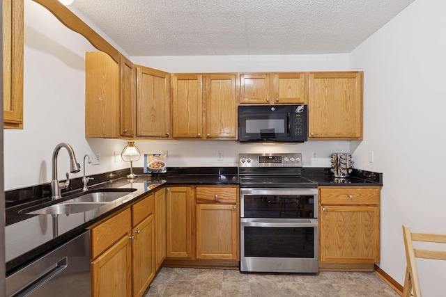 2517 Cobble Hill Ct Unit I, Woodbury, MN 55125 - kitchen featuring black microwave, double oven range, dishwasher, a sink, and a textured ceiling
