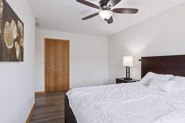 2517 Cobble Hill Ct Unit I, Woodbury, MN 55125 - bedroom featuring dark wood-style floors, baseboards, and a ceiling fan