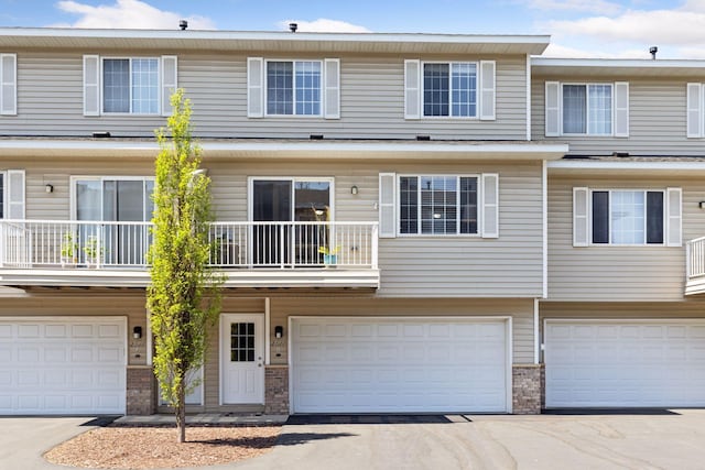 2517 Cobble Hill Ct Unit I, Woodbury, MN 55125 - townhome / multi-family property with an attached garage and driveway