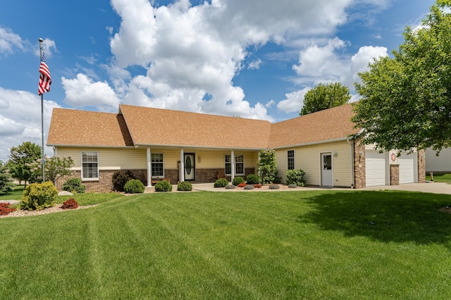 1218 6th St NW, Dodge Center, MN 55927 - ranch-style home with a front yard, driveway, and roof with shingles
