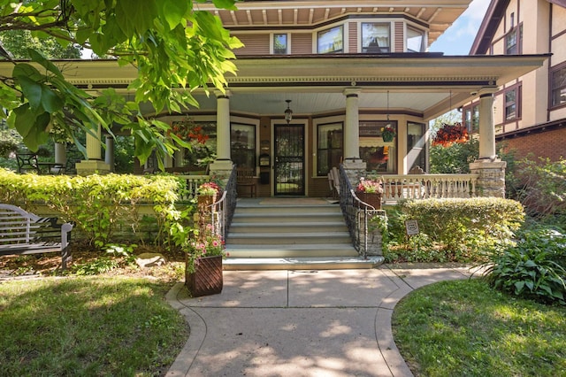 880 Fairmount Ave, Saint Paul, MN 55105 - view of exterior entry featuring a porch