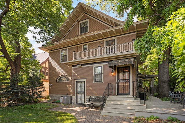 880 Fairmount Ave, Saint Paul, MN 55105 - view of front facade featuring a balcony