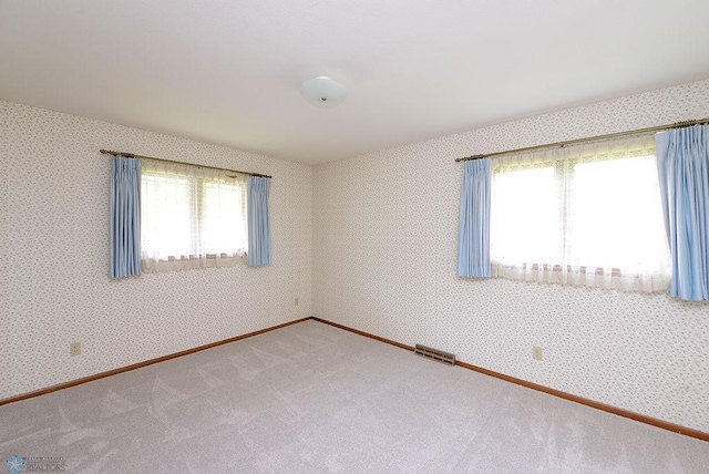 507 24th Ave S, Fargo, ND 58103 - unfurnished room with carpet floors and wallpapered walls