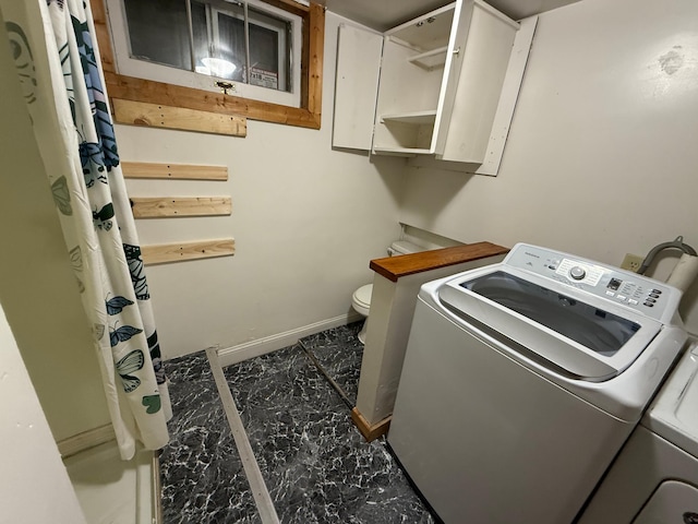 19 1st Ave NE, Saint Joseph, MN 56374 - laundry area featuring independent washer and dryer and baseboards