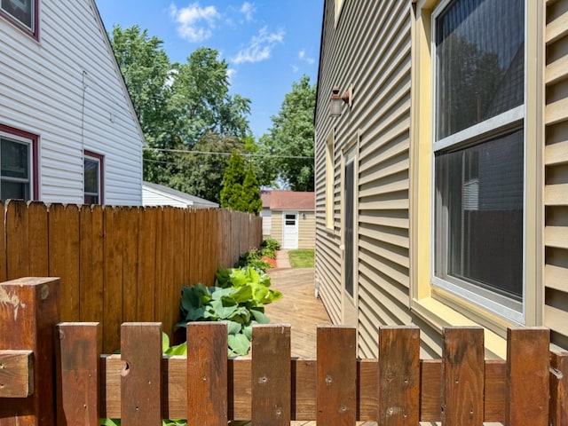 1759 Arlington Ave E, Saint Paul, MN 55106 - view of side of home