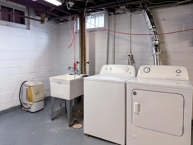 1759 Arlington Ave E, Saint Paul, MN 55106 - washroom with washer and clothes dryer