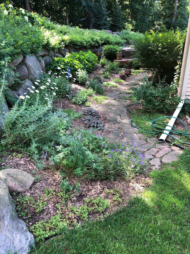 1496 Pinetree Trl, Eagan, MN 55122 - view of yard