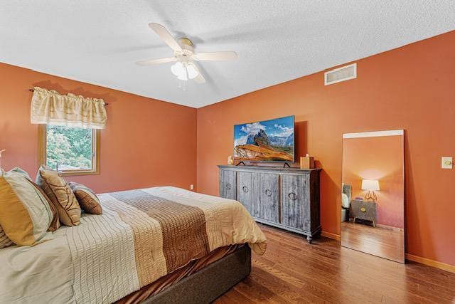 1525 21st Ave NW, Faribault, MN 55021 - bedroom featuring wood finished floors, baseboards, and ceiling fan