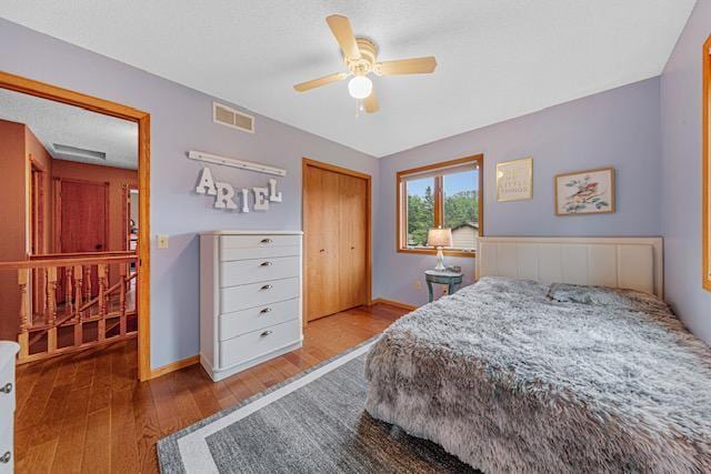 1525 21st Ave NW, Faribault, MN 55021 - bedroom featuring hardwood / wood-style floors, baseboards, ceiling fan, and a closet