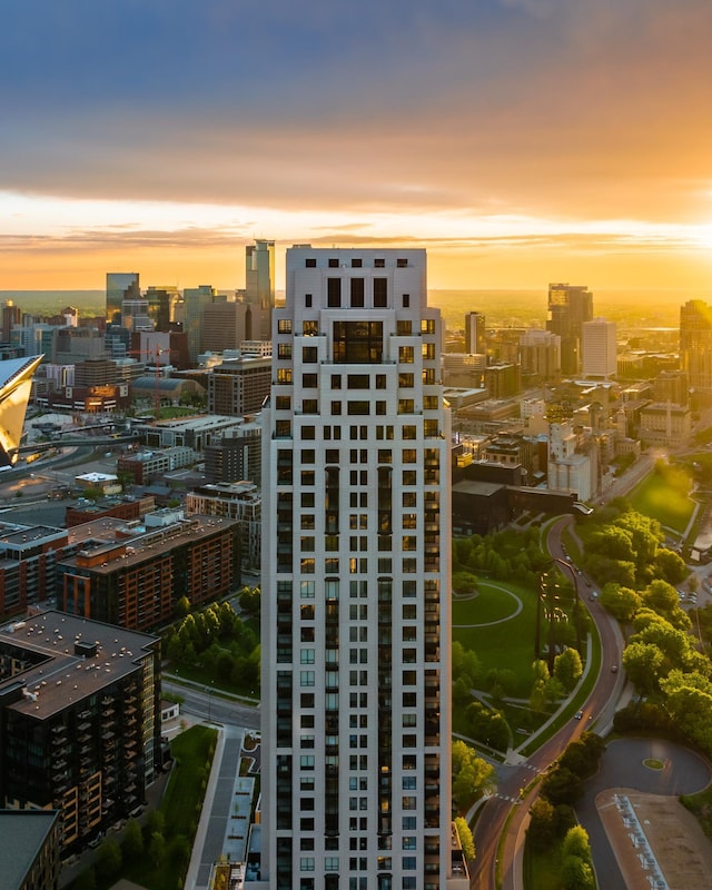 1111 River Pkwy Unit 26C, Minneapolis, MN 55415 - property at dusk with a city view