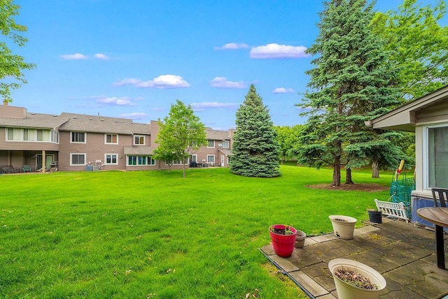 8712 Cottonwood Ln, Maple Grove, MN 55369 - view of green lawn featuring a patio area
