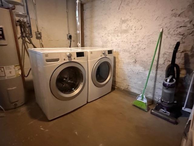 7 Shagawa Rd, Ely, MN 55731 - laundry room featuring water heater and washing machine and clothes dryer