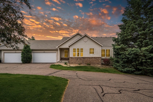 164 Wedgewood Dr, Mahtomedi, MN 55115 - photo 1