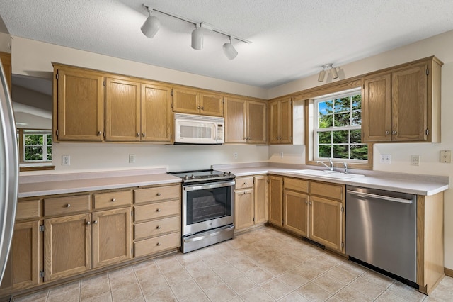 164 Wedgewood Dr, Mahtomedi, MN 55115 - photo 2