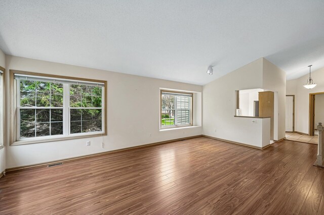 164 Wedgewood Dr, Mahtomedi, MN 55115 - photo 5