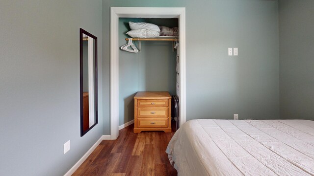 27096 Little Floyd Lake Rd Unit 1, Detroit Lakes, MN 56501 - bedroom with dark wood-style flooring, baseboards, and a closet