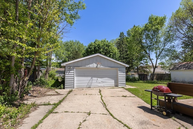 1605 4th St SW, Austin, MN 55912 - view of detached garage