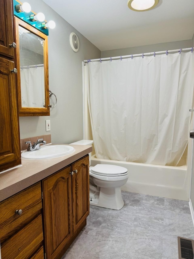 98 Magnolia Ave W, Saint Paul, MN 55117 - full bathroom with toilet, vanity, and shower / bath combination with curtain