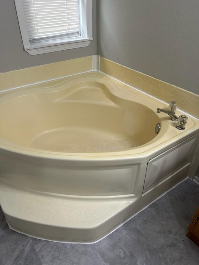 98 Magnolia Ave W, Saint Paul, MN 55117 - full bath with a garden tub