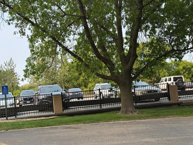 1181 Edgcumbe Rd Unit 213, Saint Paul, MN 55105 - gate featuring a fenced front yard