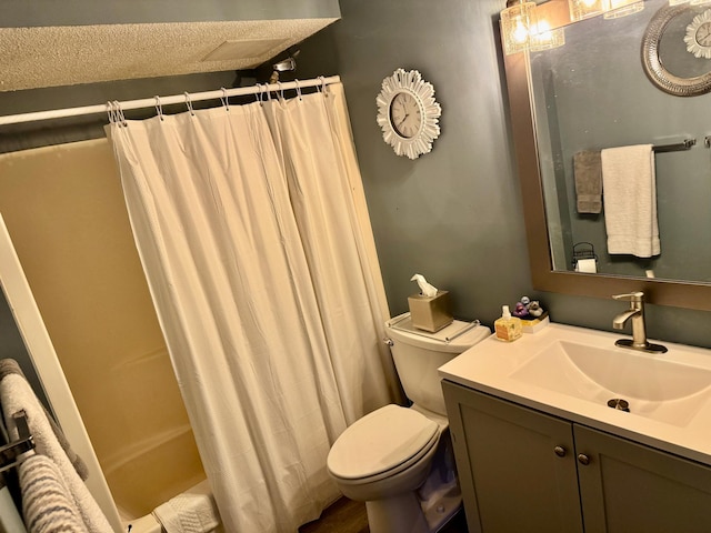 1181 Edgcumbe Rd Unit 213, Saint Paul, MN 55105 - bathroom with toilet, vanity, and shower / bath combo with shower curtain