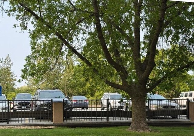 1181 Edgcumbe Rd Unit 213, Saint Paul, MN 55105 - view of fenced yard