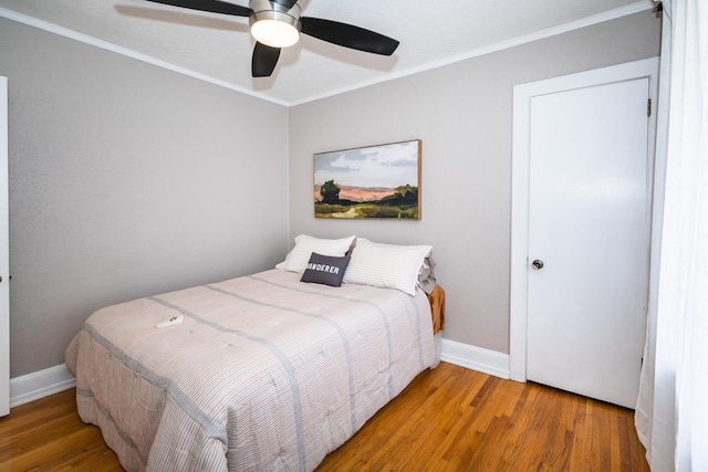 971 Mclean Ave, Saint Paul, MN 55106 - bedroom with wood finished floors, crown molding, baseboards, and a ceiling fan