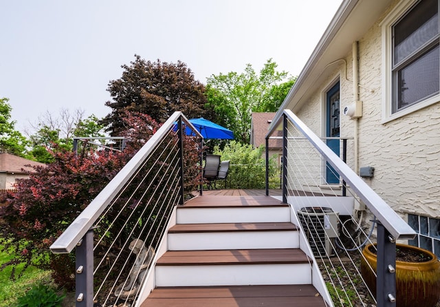 971 Mclean Ave, Saint Paul, MN 55106 - view of stairway