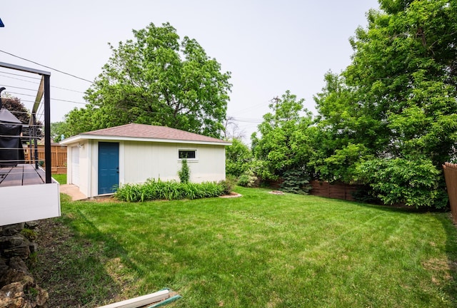 971 Mclean Ave, Saint Paul, MN 55106 - view of yard featuring an outdoor structure