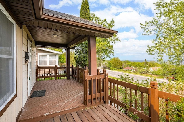 627 Skyline Pkwy, Duluth, MN 55805 - view of wooden porch