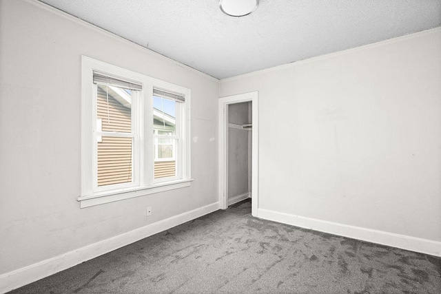 627 Skyline Pkwy, Duluth, MN 55805 - unfurnished bedroom featuring carpet floors, crown molding, baseboards, a textured ceiling, and a closet