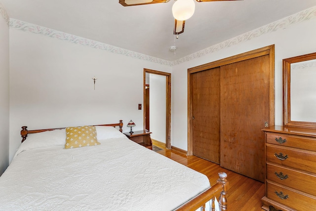 2142 Cottage Ave E, Saint Paul, MN 55119 - bedroom with wood finished floors, a closet, a ceiling fan, and baseboards