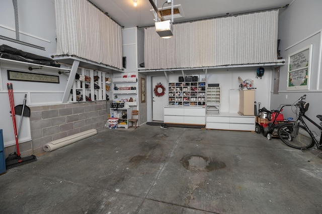 3900 Orchardview Ln NW, Rochester, MN 55901 - garage with a garage door opener