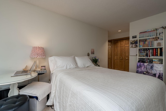 17 Oriole Pl, North Mankato, MN 56003 - bedroom with a closet and recessed lighting