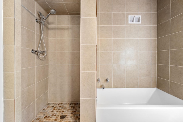 11600 Timberline Rd, Minnetonka, MN 55305 - full bath with tiled shower and a tub