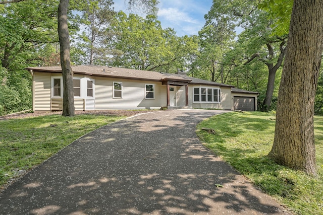 11600 Timberline Rd, Minnetonka, MN 55305 - ranch-style home with asphalt driveway and a front yard